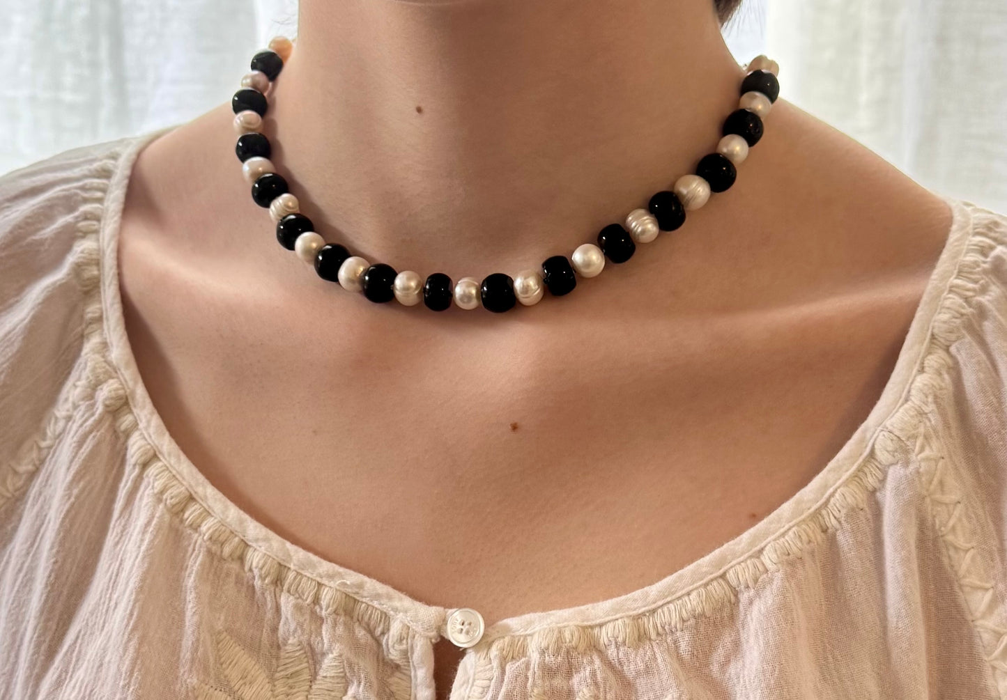 Ivory Noir Necklace