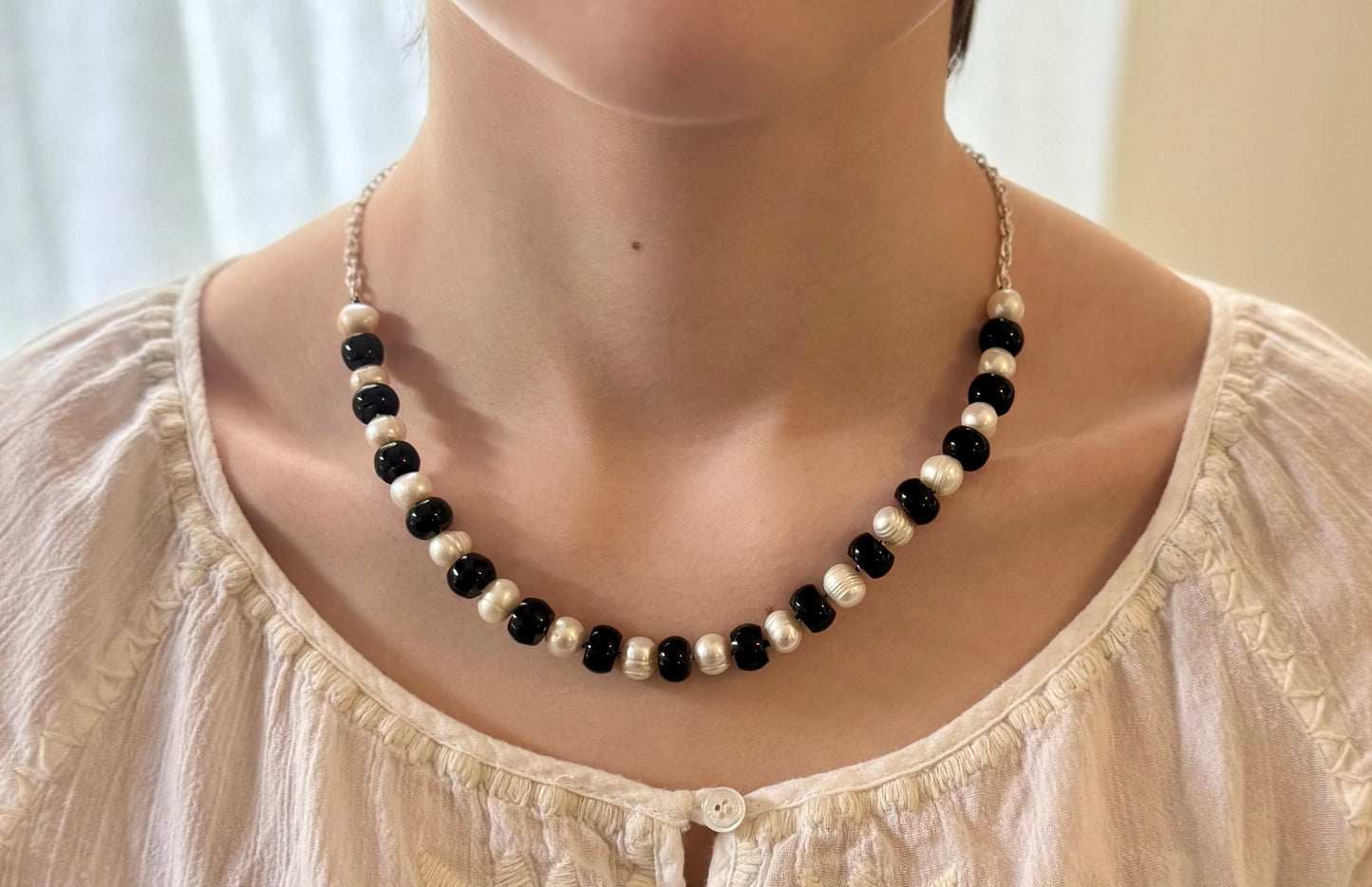 Ivory Noir Necklace
